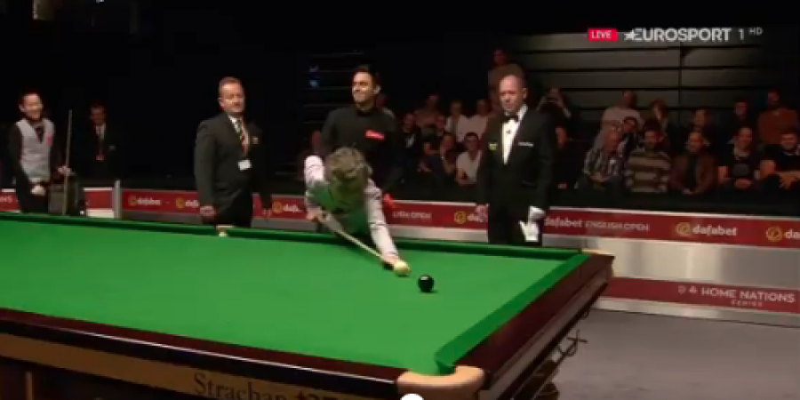 Watch Ronnie O'Sullivan let a random woman try to pot the black