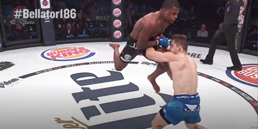 MMA fighter Tywan Claxton destroys opponant with flying knee