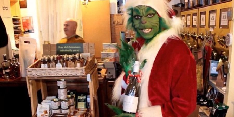 Watch the Grinch steal Christmas in Cumbia