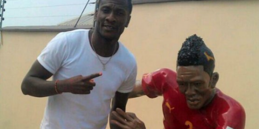 Now Asamoah Gyan's got himself a dodgy statue too!