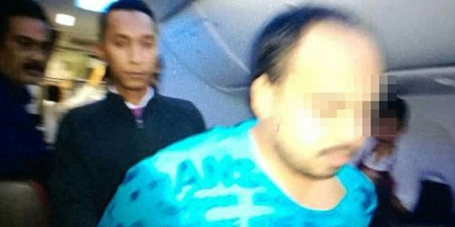 Dude gets arrested after getting naked & masturbating during a flight