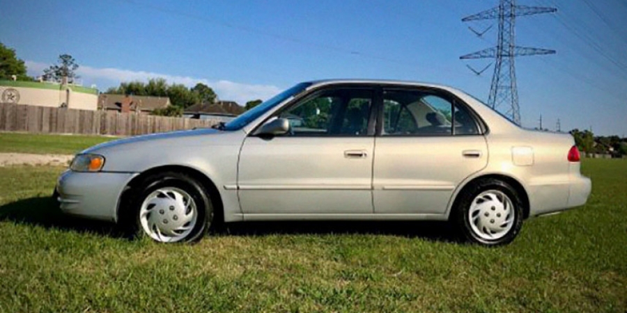 Dudes brutally honest ad for 1999 Toyota Corolla is so good you'll want to buy it!