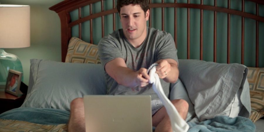 Dude receives angry text from his mum after she finds his wank sock