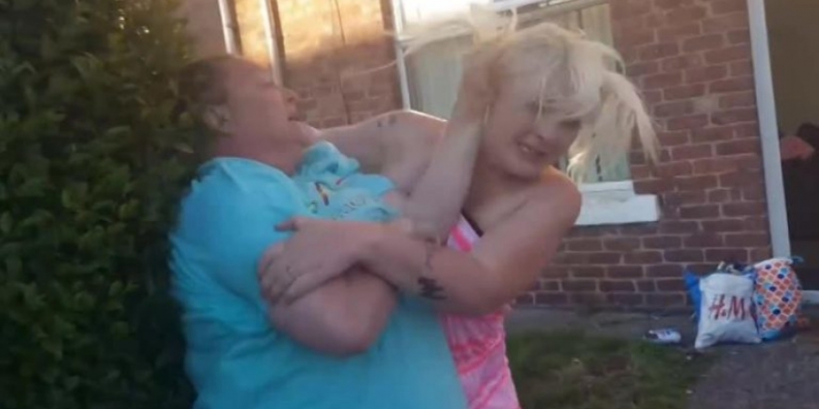 Two woman named 'Black Juicy' & Lizzy launch cups of tea & bin lids at each other in epic brawl