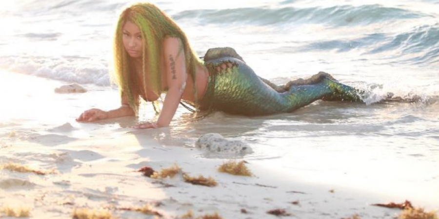 Nicki Minaj got them mermaid titties in her new music video