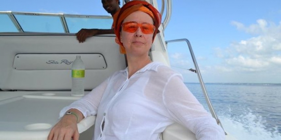 Dozy cow falls asleep on lilo, gets swept 7 miles out to sea!
