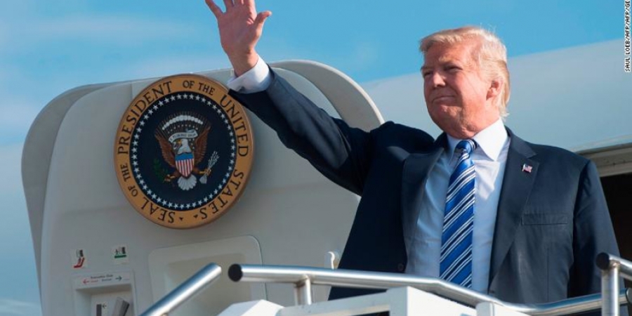 Donald Trump boards Air Force One with bog roll stuck to his shoe