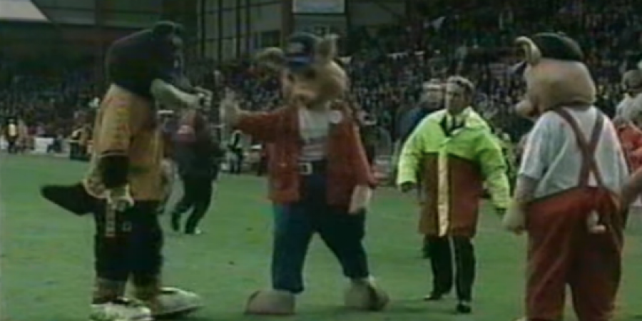The greatest mascot fight of all time happened 20 years ago today