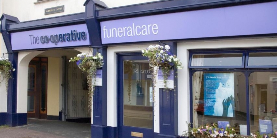 Dude breaks into funeral home and shags a corpse