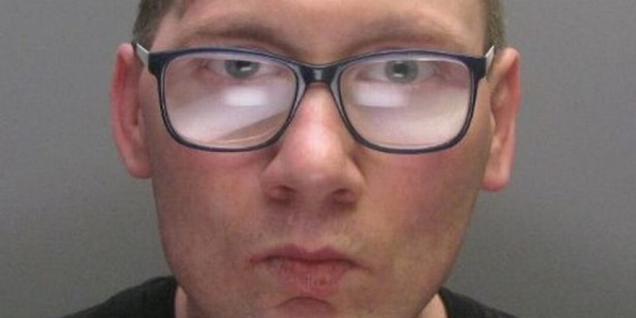 Dude queues for 15-minutes to rob bank using a bottle of Febreze