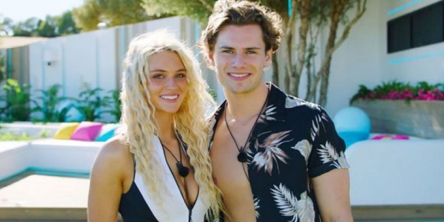 Love Island fans furious after Tommy Fury pulls a robbery on Joe's surfer chick!