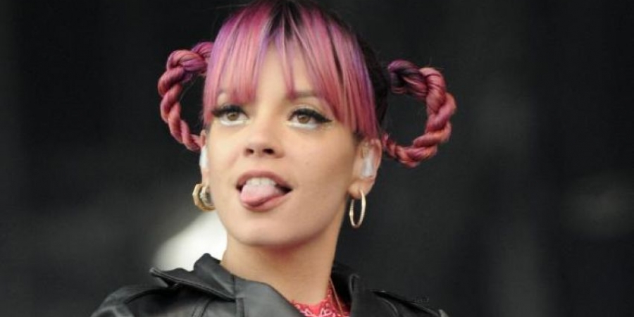 Lily Allen reveals she hired female whilst escorts on tour!