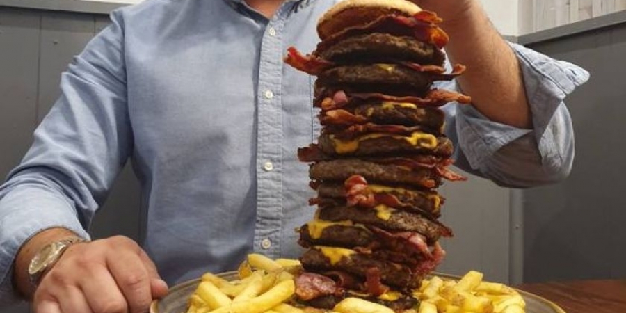 Pub offering to pay for your headstone if you die during monster burger challenge!