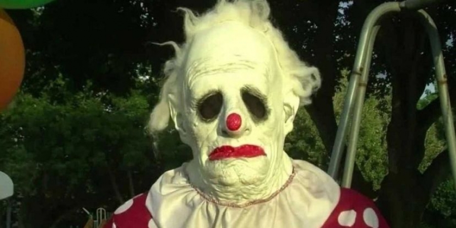 Check out the terrifying trailer for 'Wrinkles the Clown' Documentary