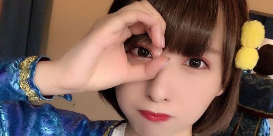 Stalker zooms in on popstar’s eye in photo to find out where she lives!