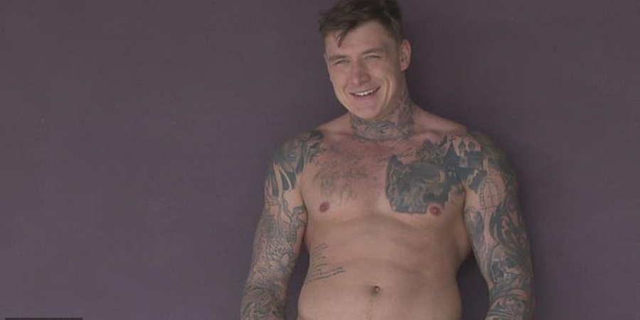 Former soldier claims to be '100% straight' despite his career as a gay porn star