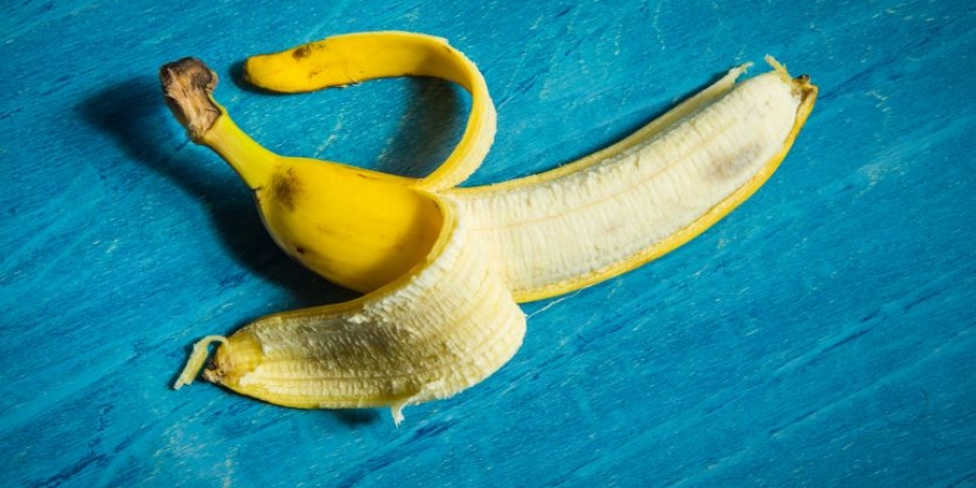 Guys are now using banana peels to wank with