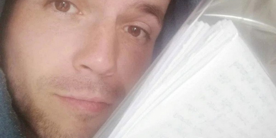 Dude sends 100 handwritten letters to woman who gave him the wrong number