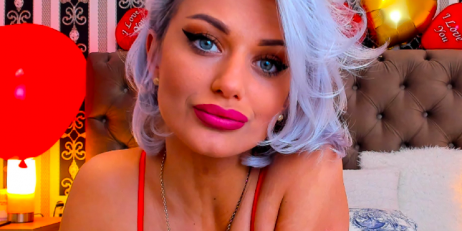Canadian Star Sarra Foxx is Live on Rampant TV