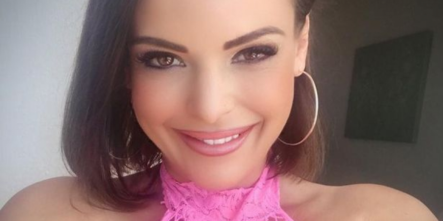 Holly Maguire: Babeshow Icon