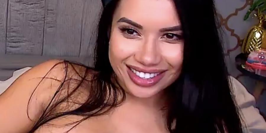 We love when Nicole Snow goes topless