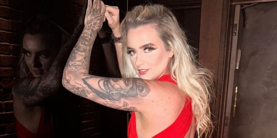 Lacey Amour loves to get kinky