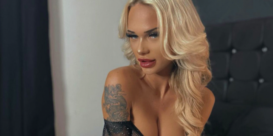 These hot babeshow blondes love to get filthy on Pervcam
