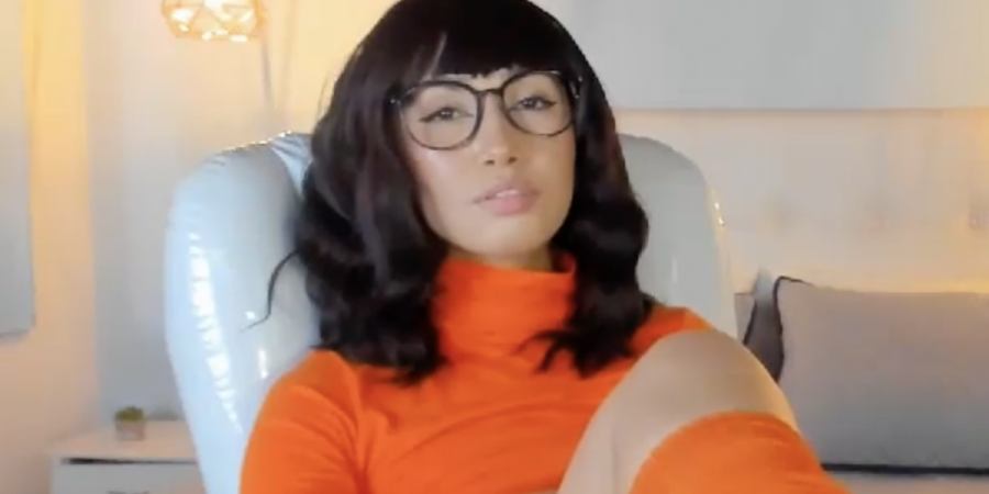 Emma Gallardo Latina Cosplay Video